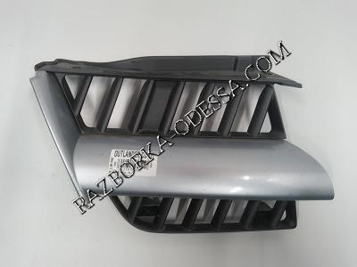 Решетка радиатора правая Mitsubishi Outlander (2003-2006) ресталл